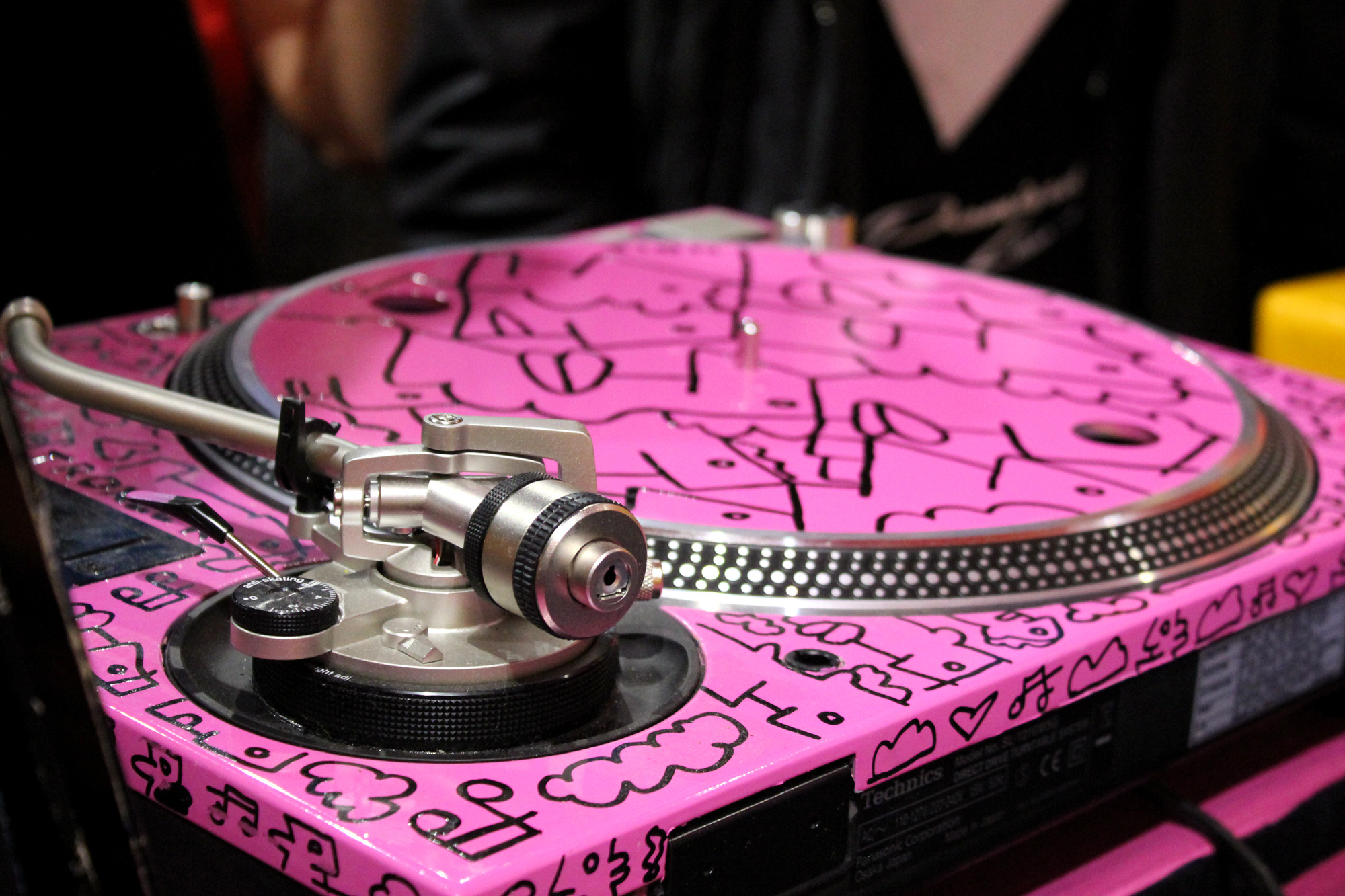 Thierry Noir vs Seth Troxler15