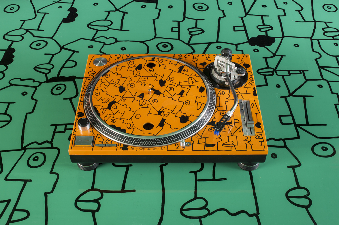 Thierry Noir Turntables-1